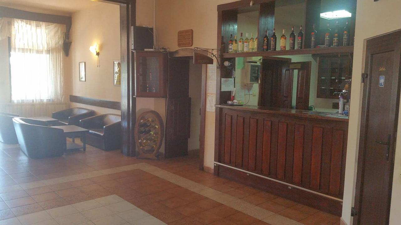 Motel Restaurant Lowe Deva Buitenkant foto