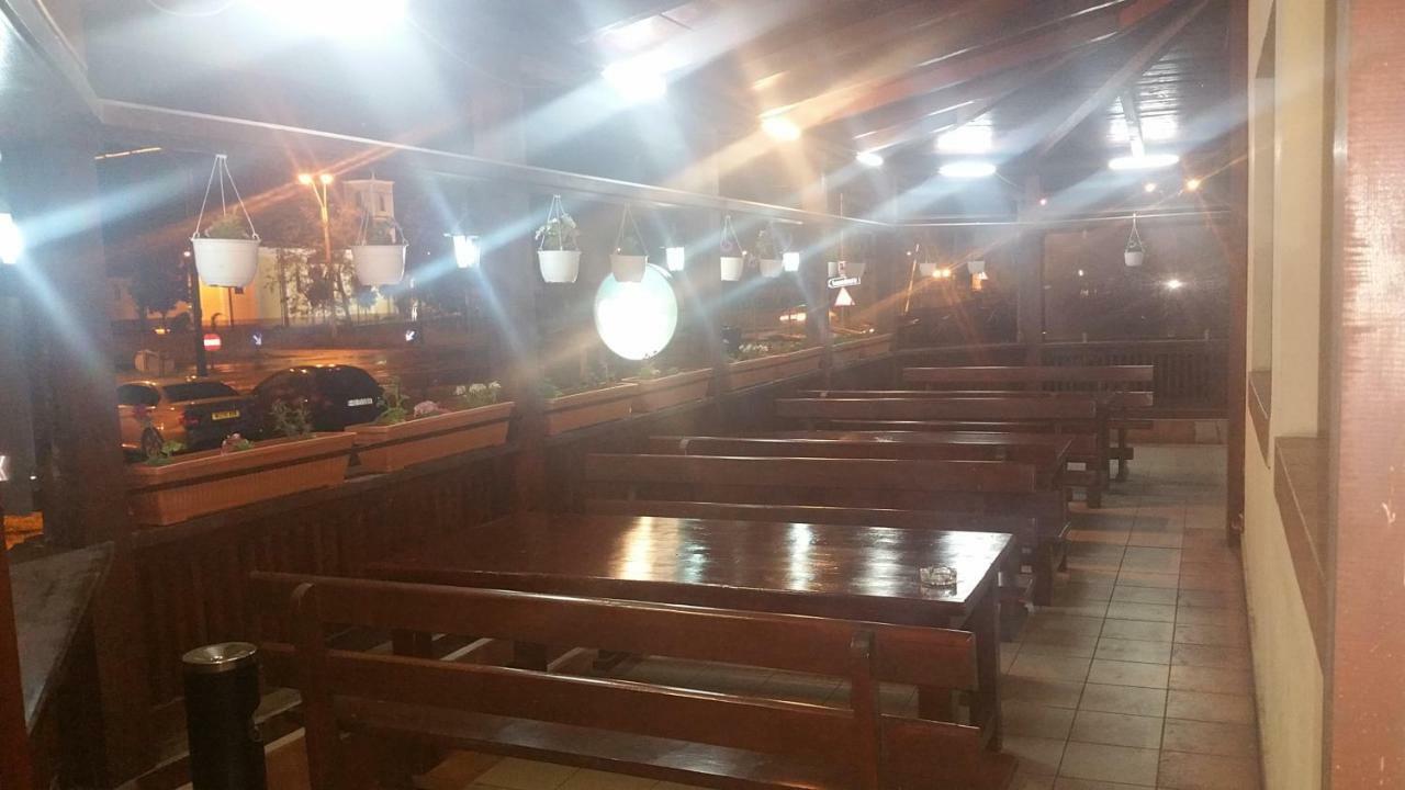 Motel Restaurant Lowe Deva Buitenkant foto