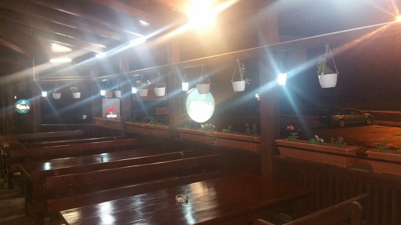 Motel Restaurant Lowe Deva Buitenkant foto